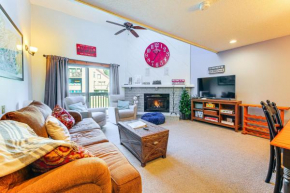 Walk to Mt Snow Cozy West Dover Condo